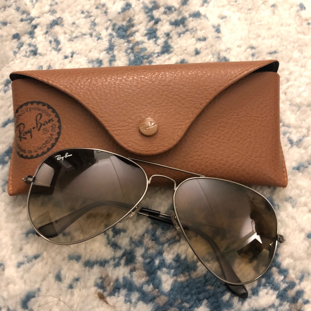 Ray-Ban Aviator Gradient Gunmetal w/ Leather Case